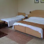 Chateau Windsor Hotel - Marine Drive