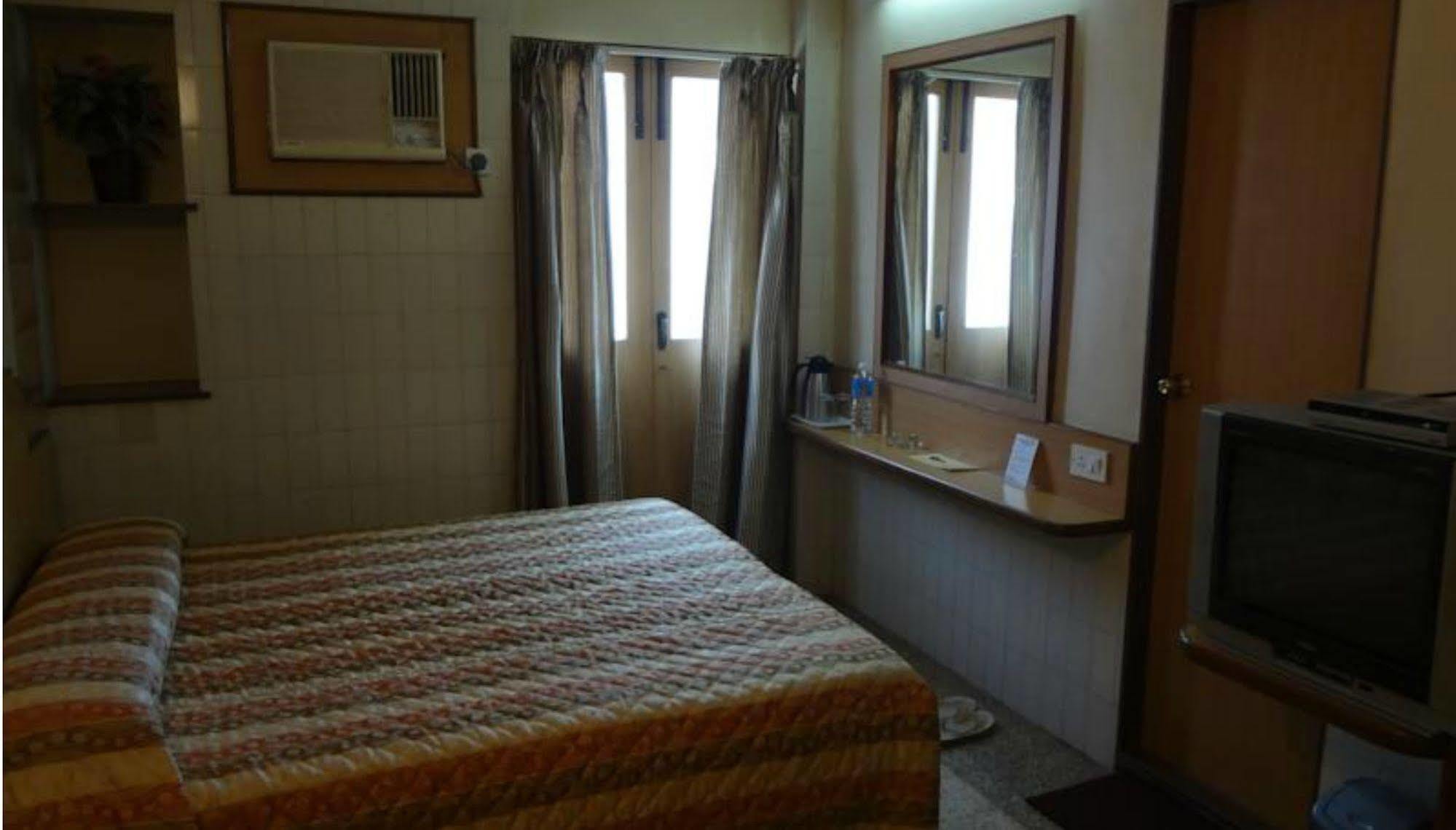 Chateau Windsor - Marine Drive Hotel 3*